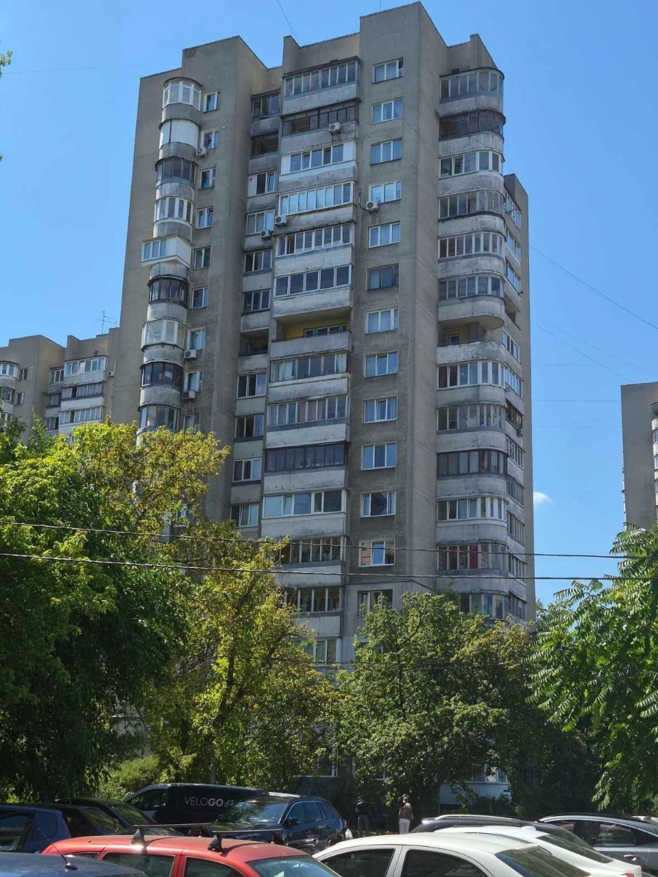 Sale of a 3-room apartment on Raisa Okpna Street ("Sovmin", monolithic walls)
