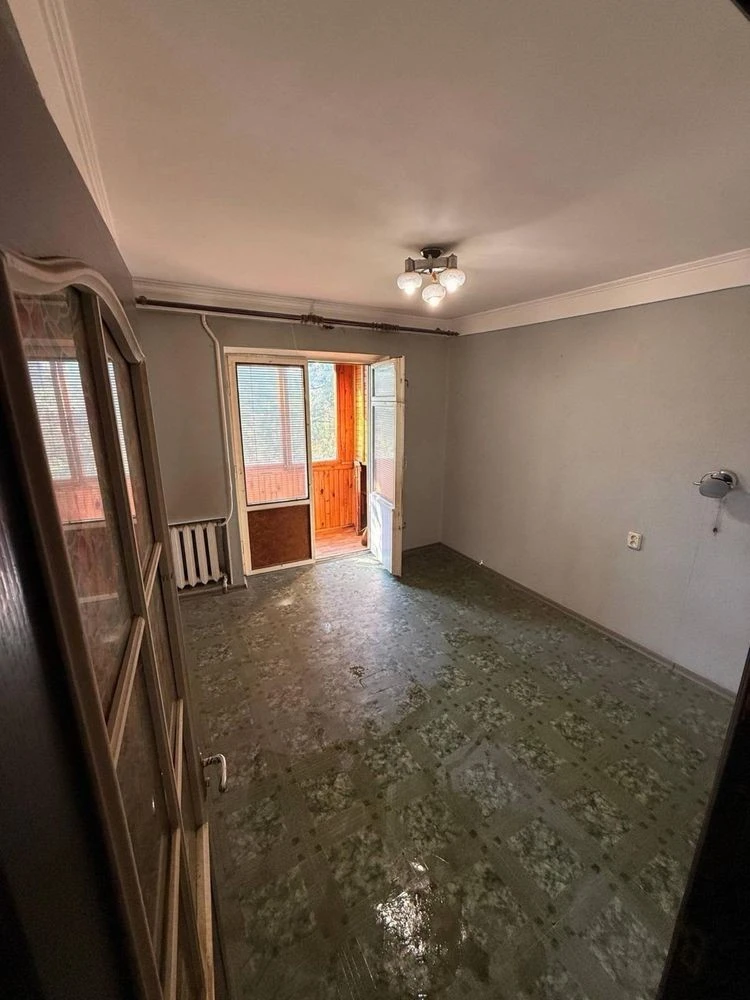 Продаж квартири в вул. Поповича Космонавта 16