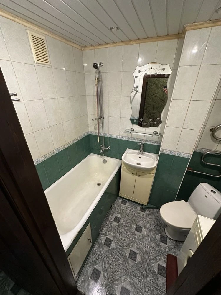 Продаж квартири в вул. Поповича Космонавта 16