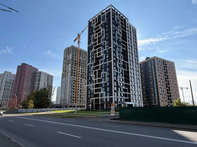 RESALE 2-bedroom apartment in "V" complex
