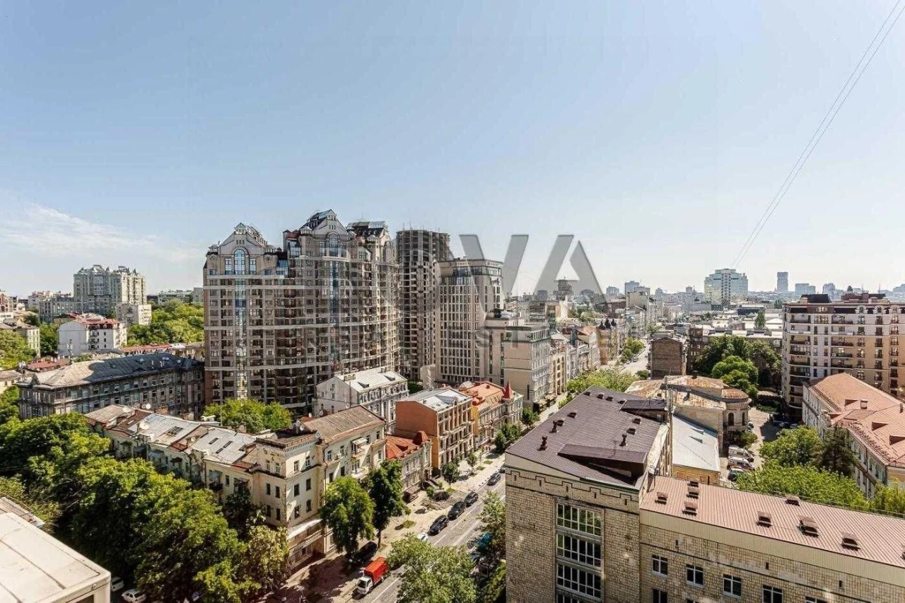 Apartment for sale in the heart of Bohdan Hmelnytsky Street 3