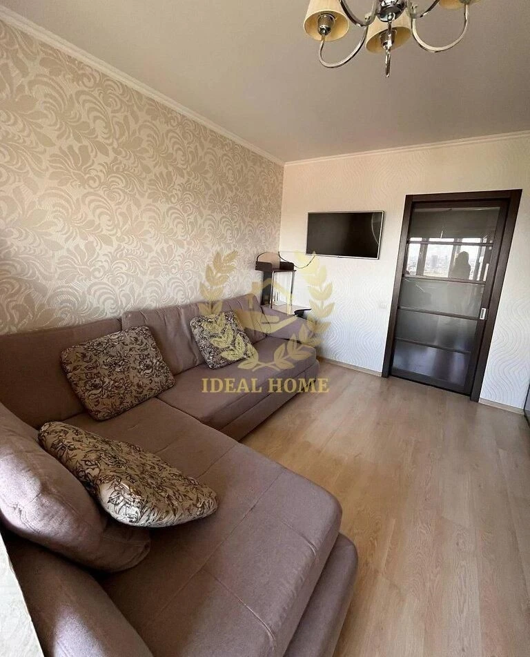 Cozy 2-bedroom apartment for sale, 65 sq m on Petro Street
