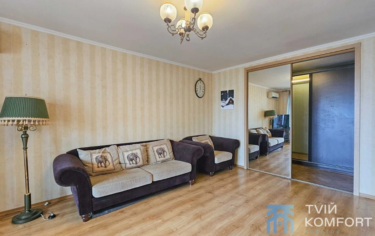 Bright 2-bedroom apartment near Kharkiv metro, Borsh Prom, 30