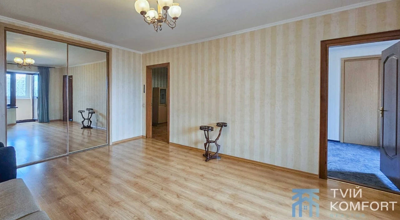 Bright 2-bedroom apartment near Kharkiv metro, Borsh Prom, 30