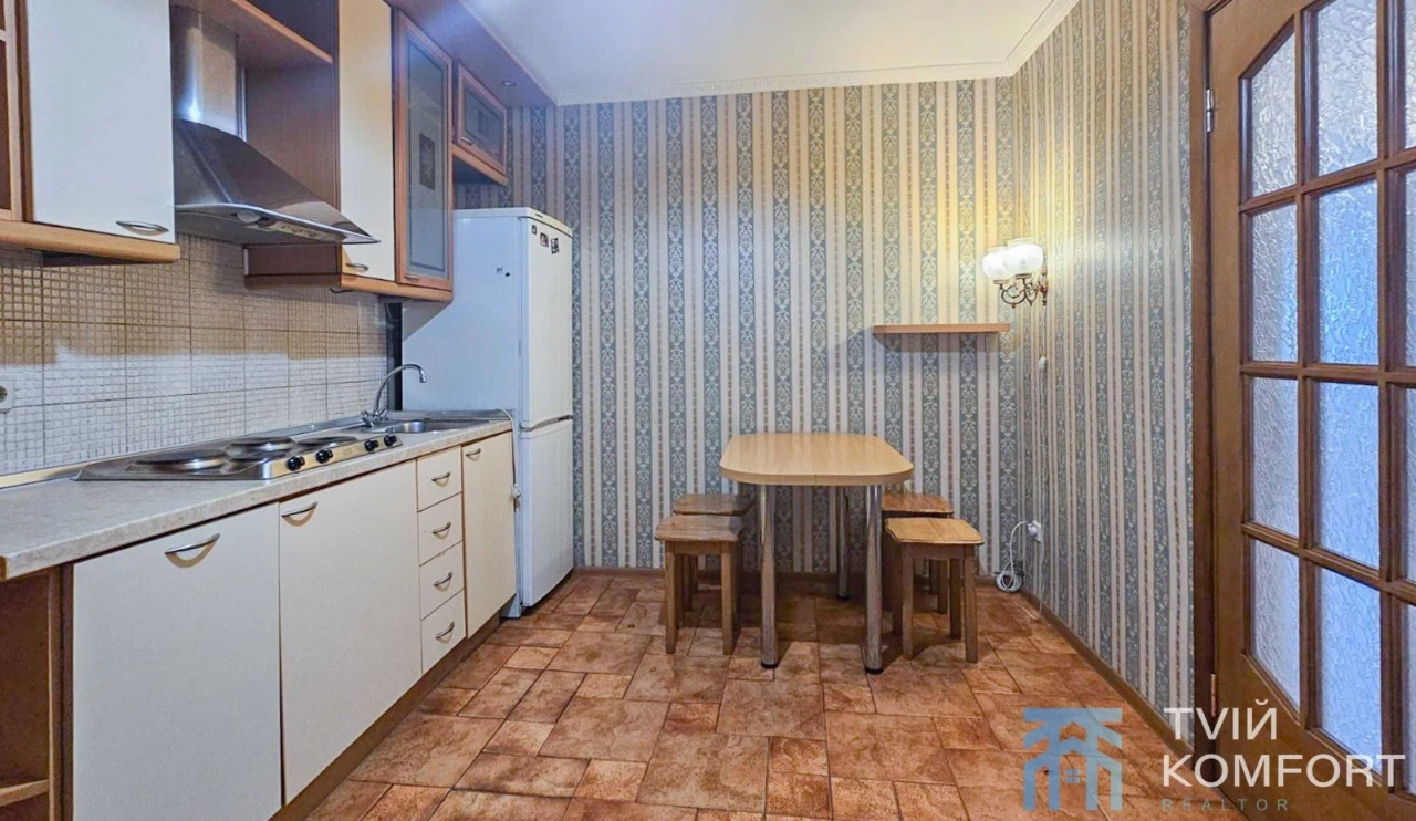 Bright 2-bedroom apartment near Kharkiv metro, Borsh Prom, 30