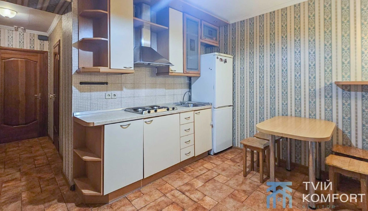 Bright 2-bedroom apartment near Kharkiv metro, Borsh Prom, 30