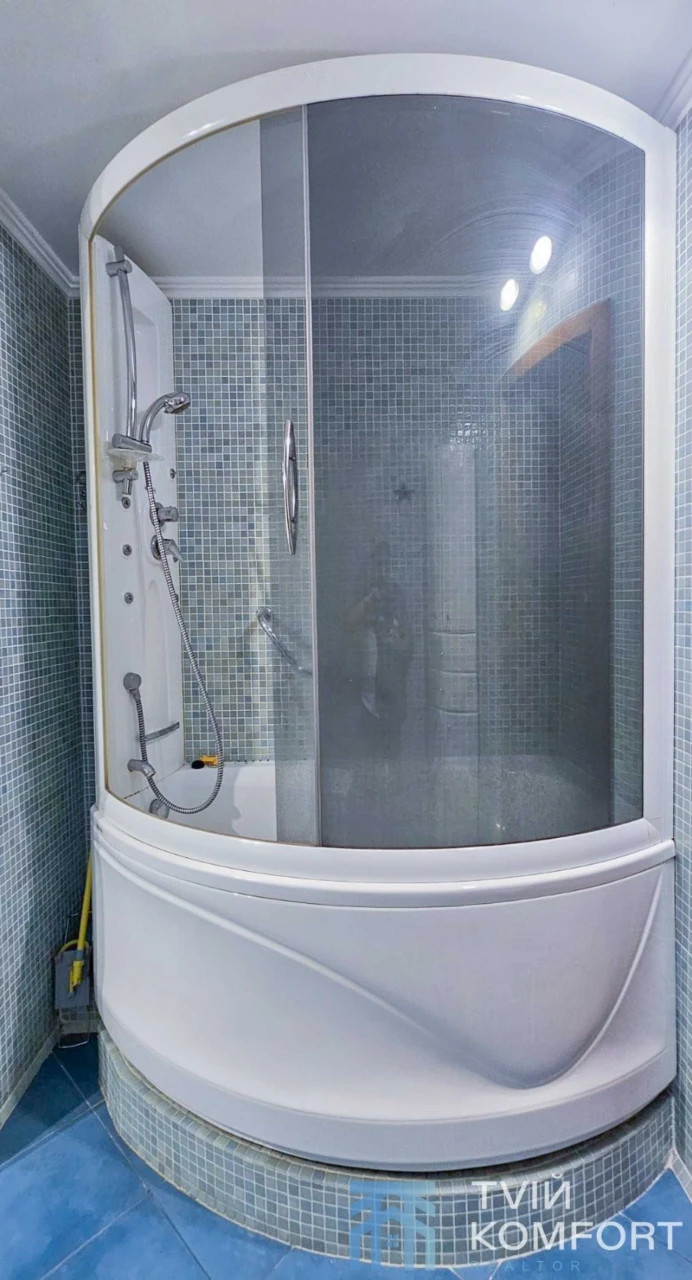 Bright 2-bedroom apartment near Kharkiv metro, Borsh Prom, 30