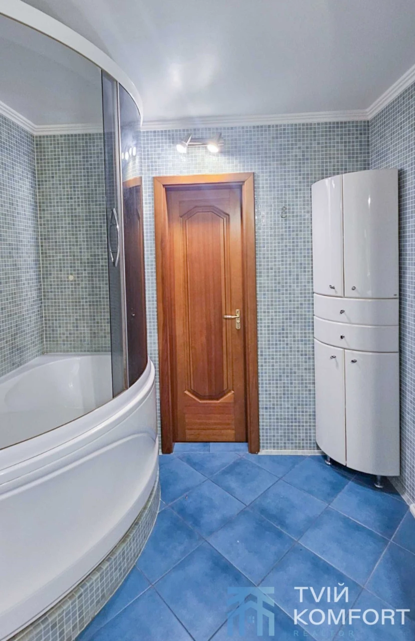 Bright 2-bedroom apartment near Kharkiv metro, Borsh Prom, 30