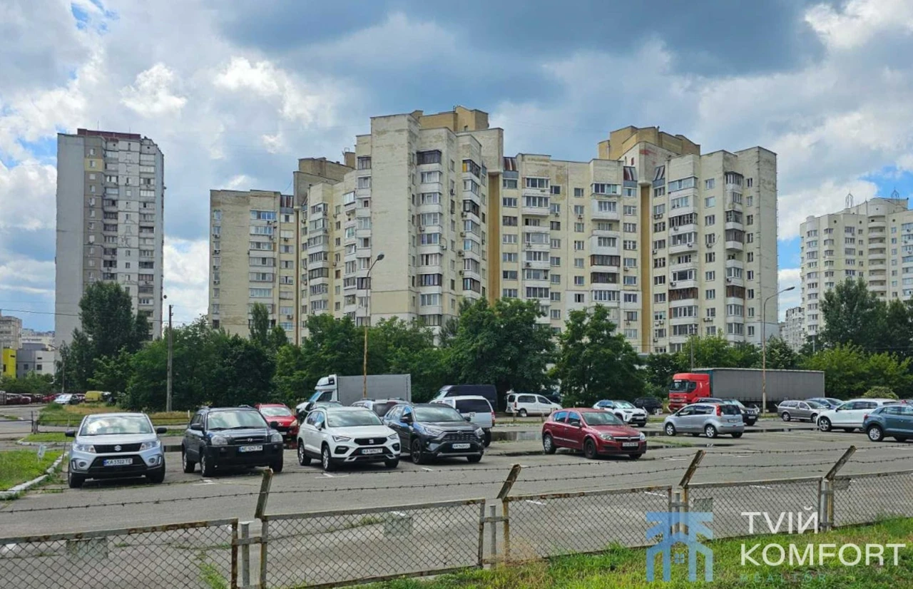 Bright 2-bedroom apartment near Kharkiv metro, Borsh Prom, 30