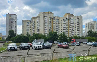 Bright 2-bedroom apartment near Kharkiv metro, Borsh Prom, 30