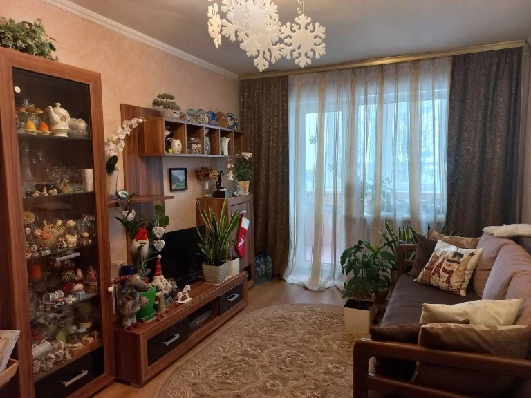 Sale of 3-room apartment at Petrenyshchy Street 1, near the main railway station