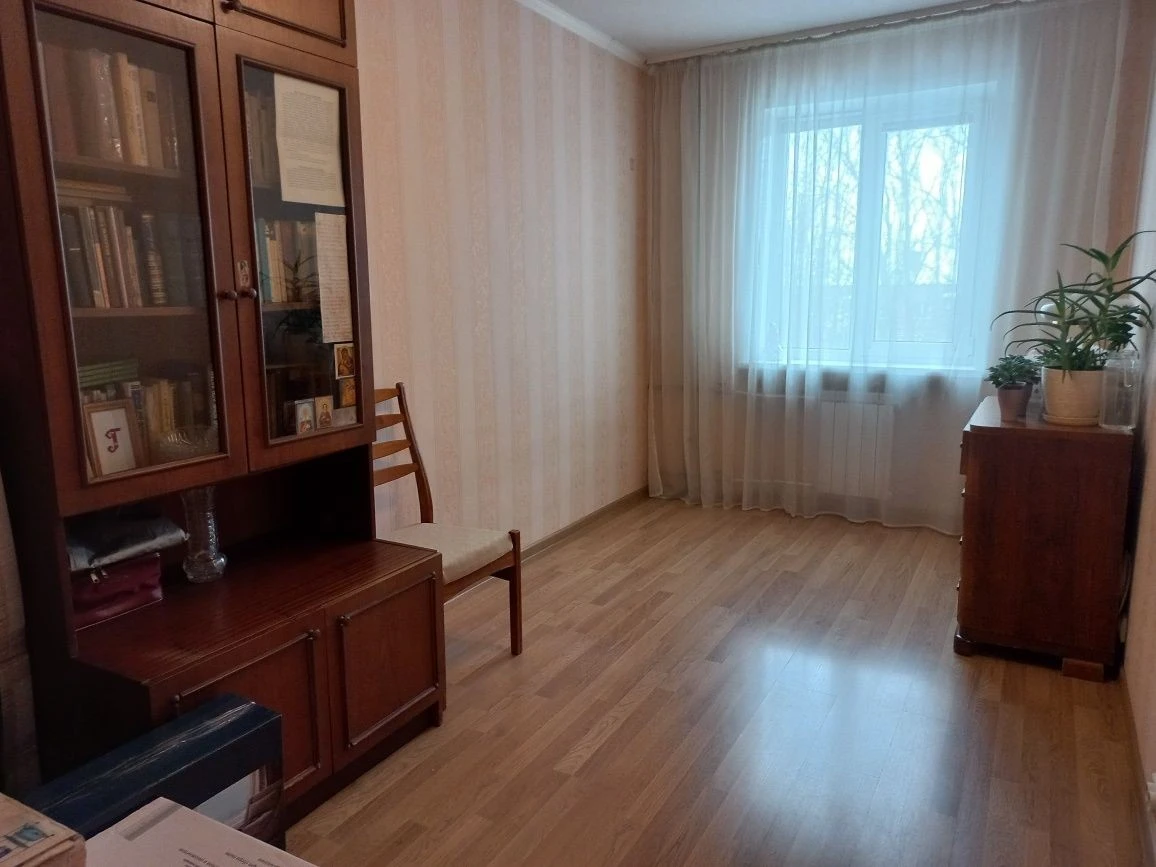 Sale of 3-room apartment at Petrenyshchy Street 1, near the main railway station