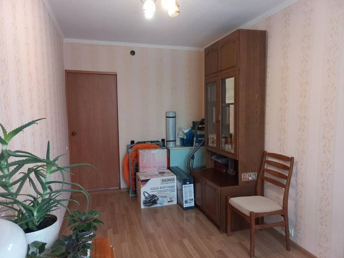 Sale of 3-room apartment at Petrenyshchy Street 1, near the main railway station