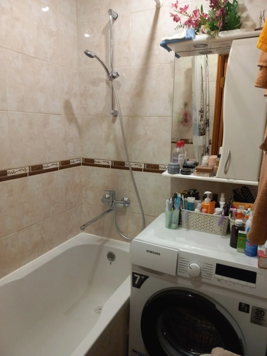 Sale of 3-room apartment at Petrenyshchy Street 1, near the main railway station