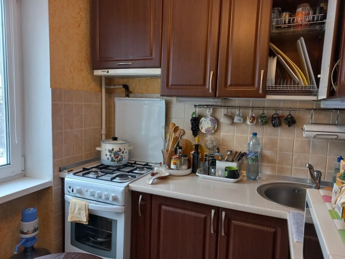 Sale of 3-room apartment at Petrenyshchy Street 1, near the main railway station