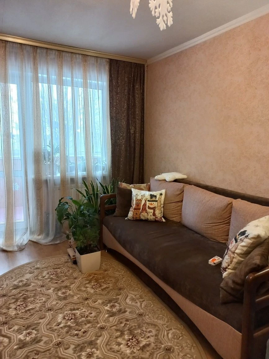 Sale of 3-room apartment at Petrenyshchy Street 1, near the main railway station