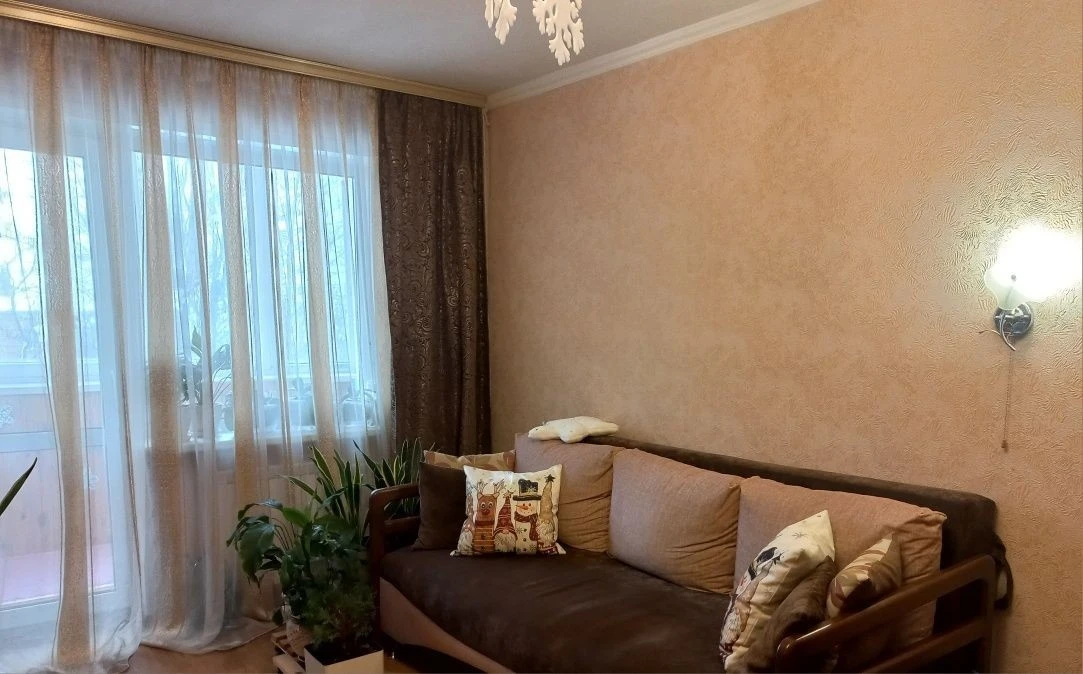 Sale of 3-room apartment at Petrenyshchy Street 1, near the main railway station