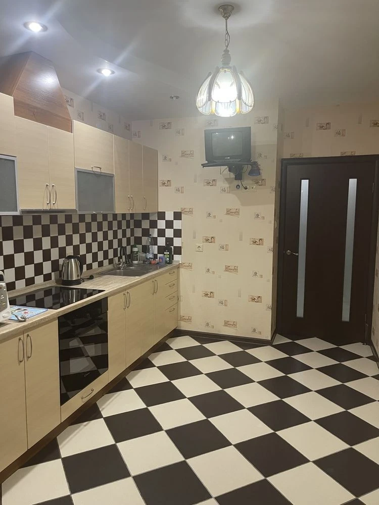 For Rent: 1-bedroom apartment in Шулявська metro station area, V. Hetmanya Street