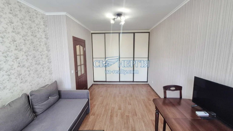 1-Bedroom Apartment at 18 Polissya, Pozniaky Metro 7 Minutes