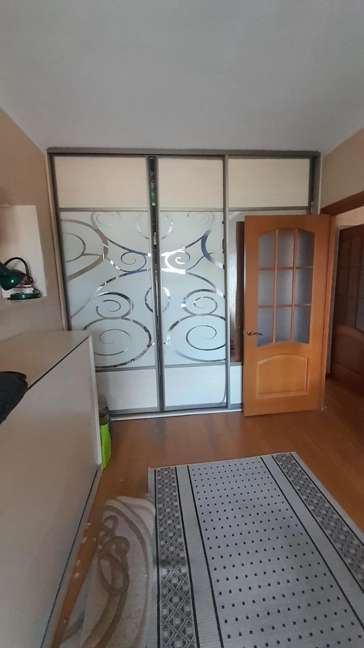 Продам 3-кімнатну квартиру в вулиці Санаторна, 12, Нова Дарниця, парк "Партизан"
