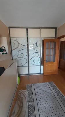 Продам 3-кімнатну квартиру в вулиці Санаторна, 12, Нова Дарниця, парк "Партизан"
