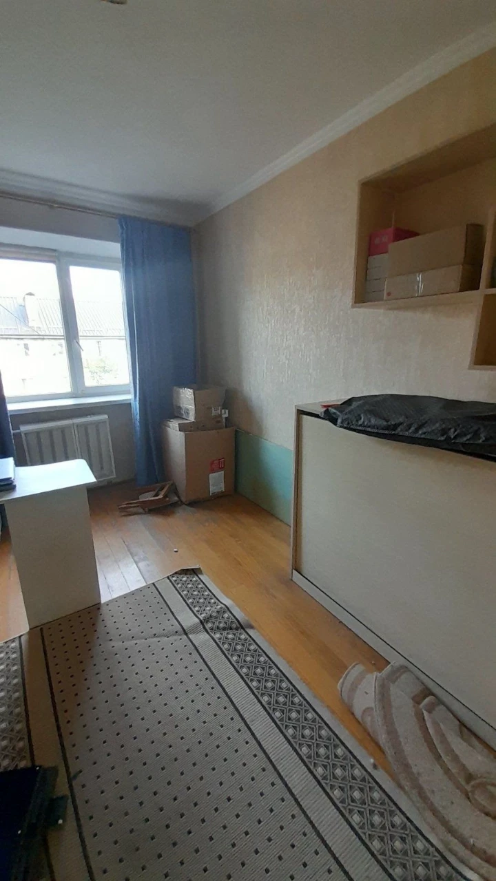 Продам 3-кімнатну квартиру в вулиці Санаторна, 12, Нова Дарниця, парк "Партизан"
