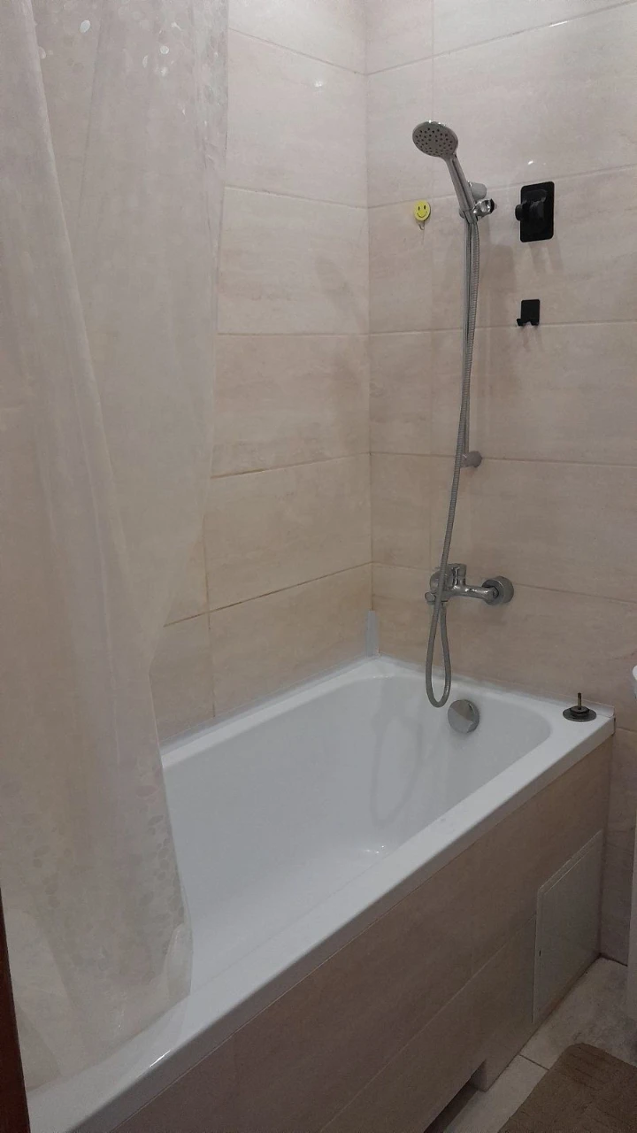Продам 3-кімнатну квартиру в вулиці Санаторна, 12, Нова Дарниця, парк "Партизан"