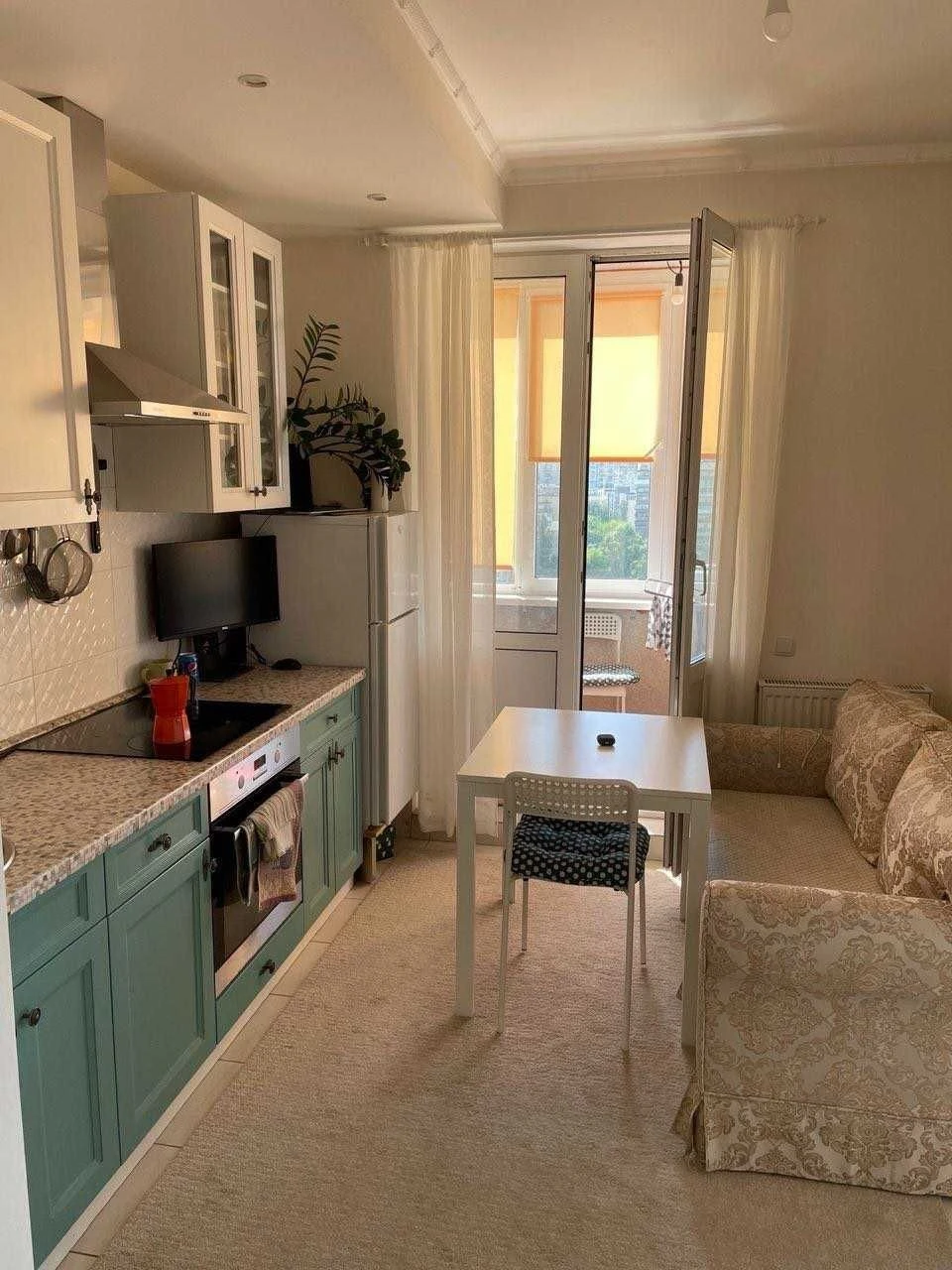 Rent 2-bedroom apartment for rent on V. Китаевska Street, Libidska metro station.