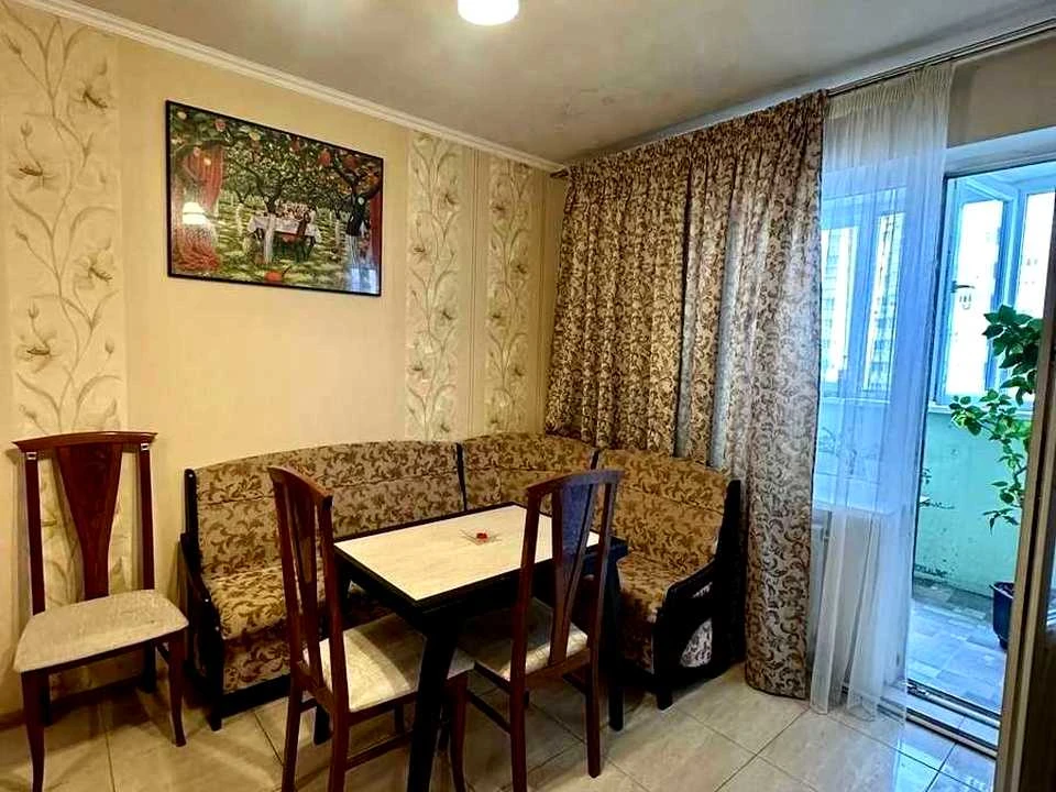 Квартира. Київ, вулиця Бориса Гмирі