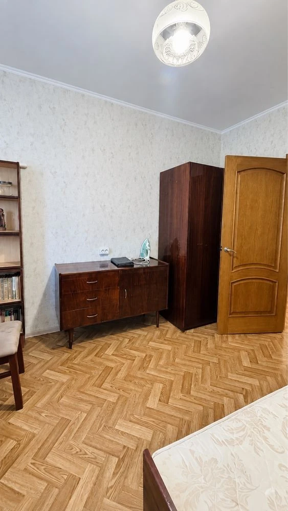 Продається трикімнатна квартира в Оболонському районі