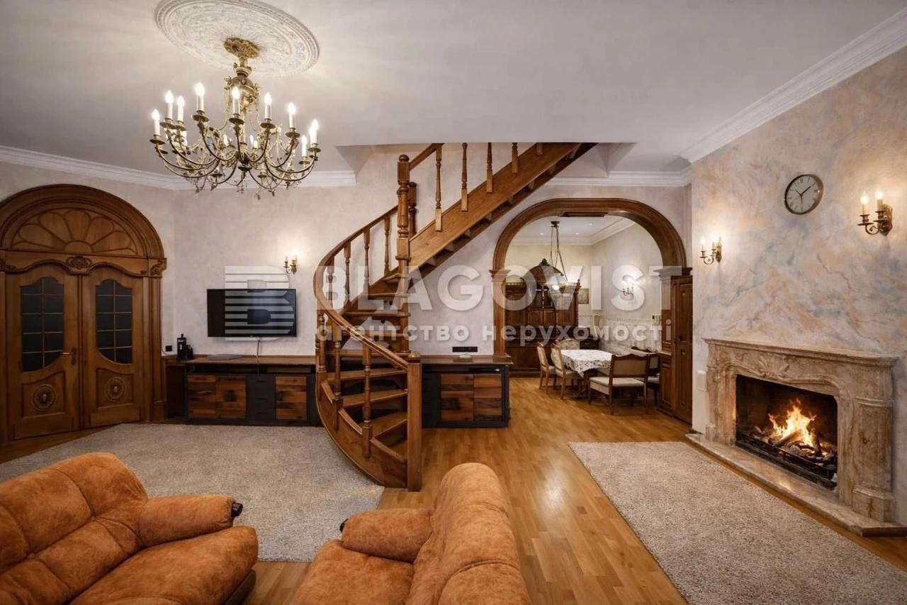 Bogdana Hmelnitskogo, 32 Luxury Two-Story Apartment for Sale