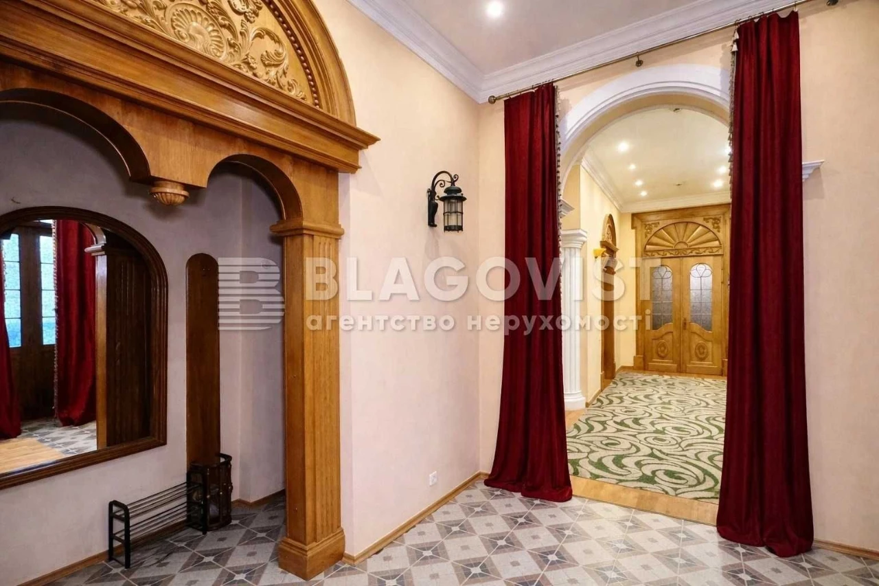 Bogdana Hmelnitskogo, 32 Luxury Two-Story Apartment for Sale