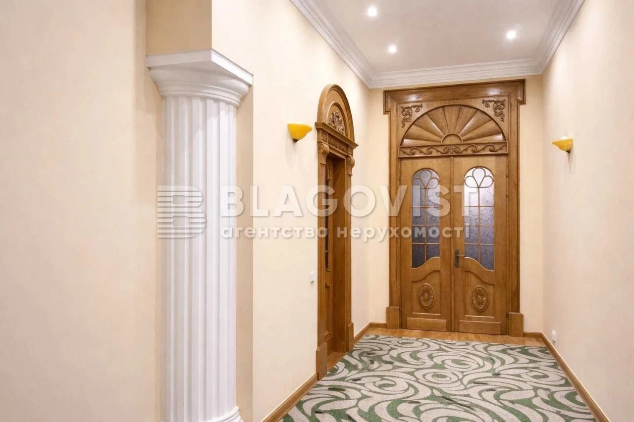 Bogdana Hmelnitskogo, 32 Luxury Two-Story Apartment for Sale