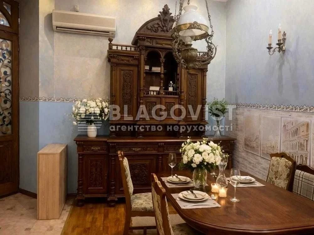 Bogdana Hmelnitskogo, 32 Luxury Two-Story Apartment for Sale