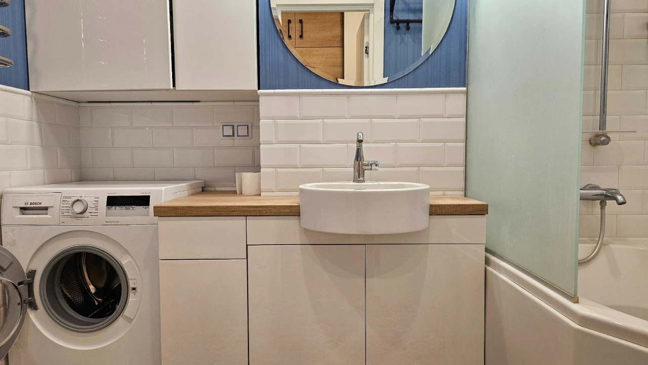 Stylish 1-bedroom apartment for sale! 50 sq m! Located 10 minutes from Poznyaki metro.