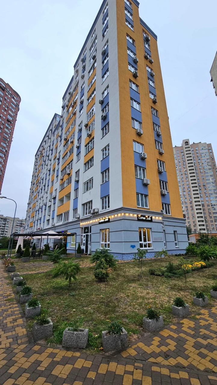 Stylish 1-bedroom apartment for sale! 50 sq m! Located 10 minutes from Poznyaki metro.