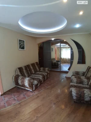 Long-Term Rental: Apartment in 624th Microdistrict