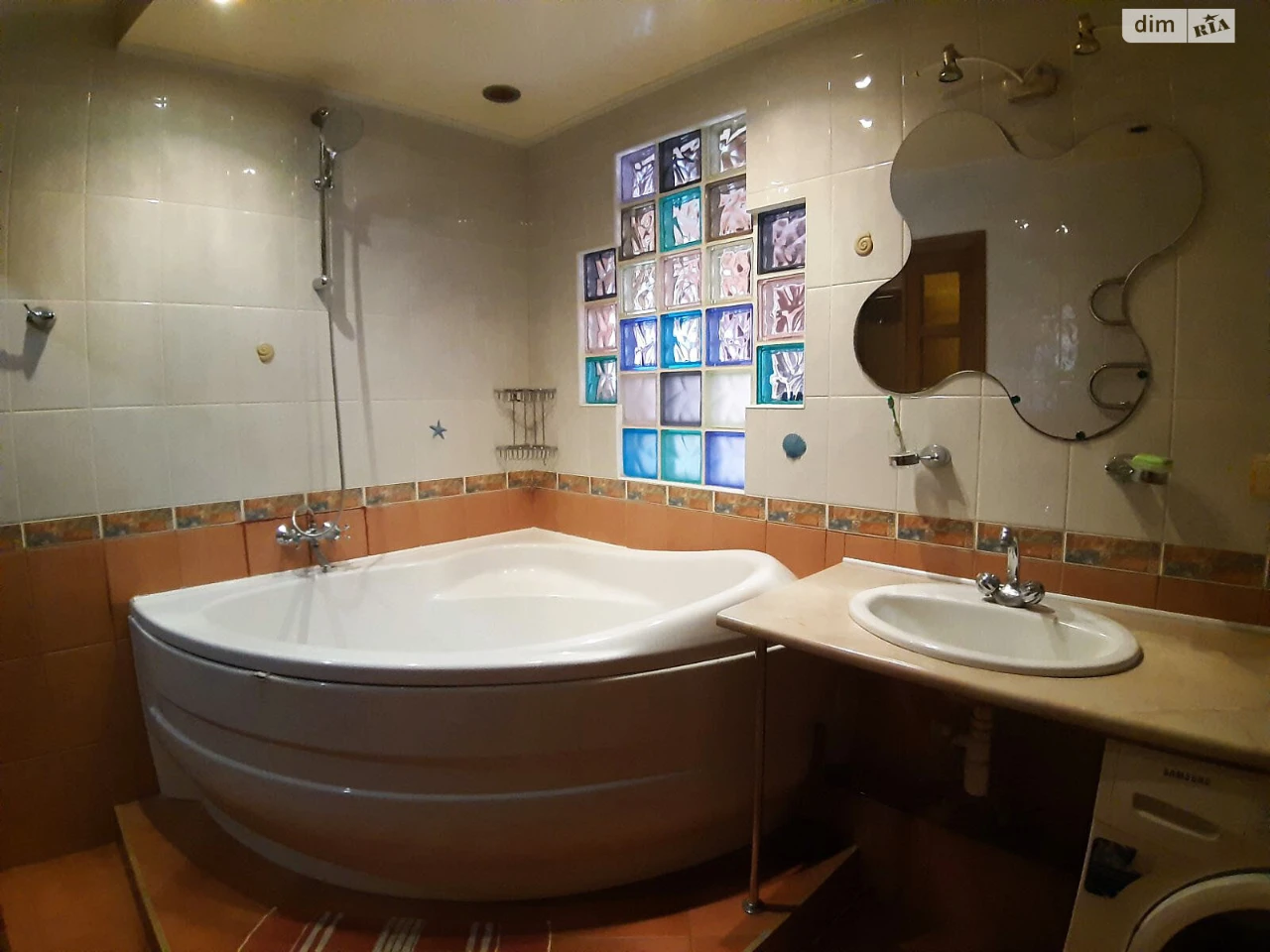 Long-Term Rental: Apartment in 624th Microdistrict