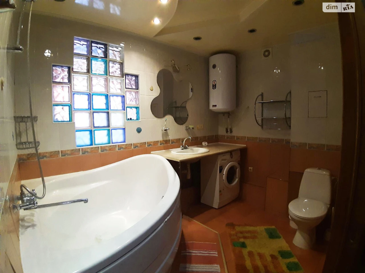 Long-Term Rental: Apartment in 624th Microdistrict
