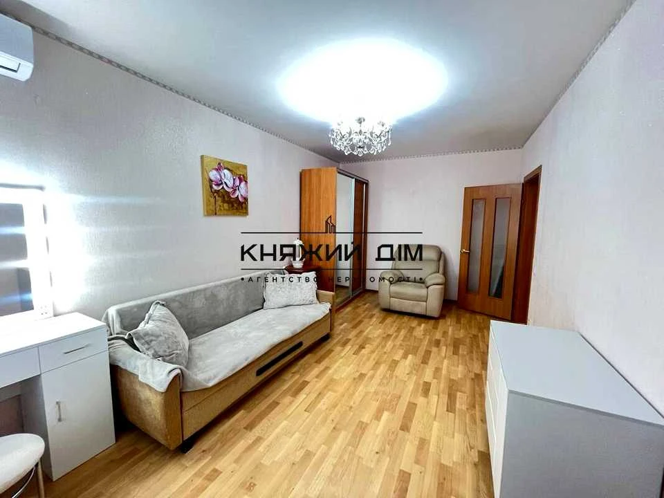 Apartment. Elizabeth Chvadar Street, Kyiv