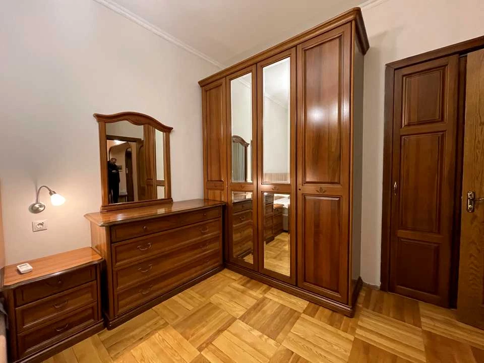 Квартира. Київ, Заньковецької вул.