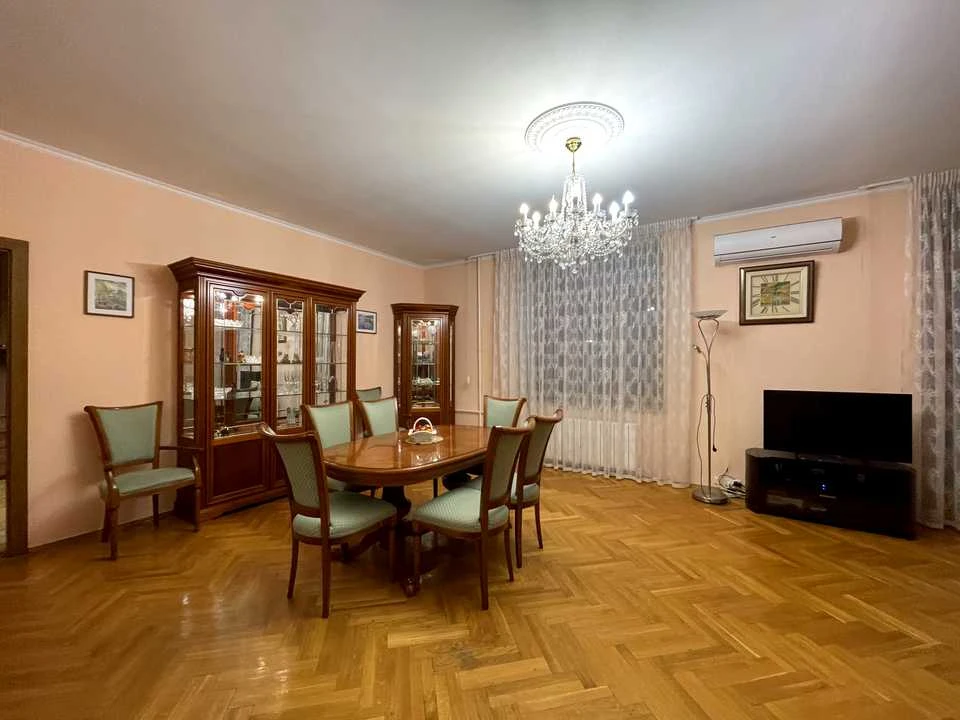 Квартира. Київ, Заньковецької вул.