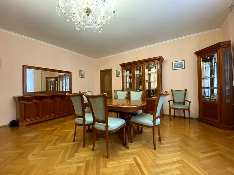 Квартира. Київ, Заньковецької вул.