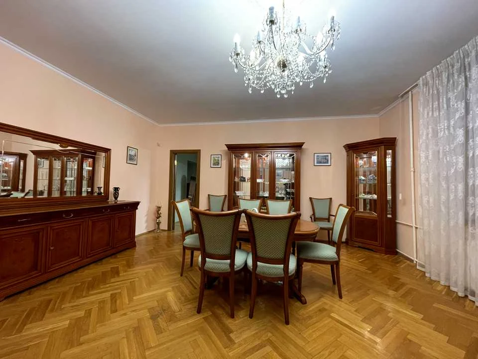 Квартира. Київ, Заньковецької вул.