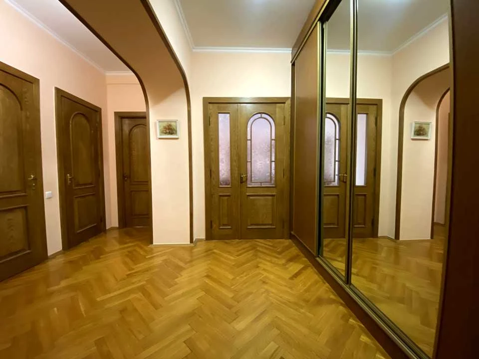 Квартира. Київ, Заньковецької вул.