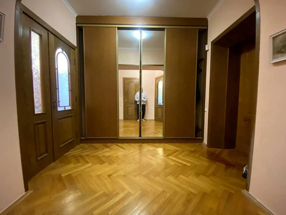 Квартира. Київ, Заньковецької вул.