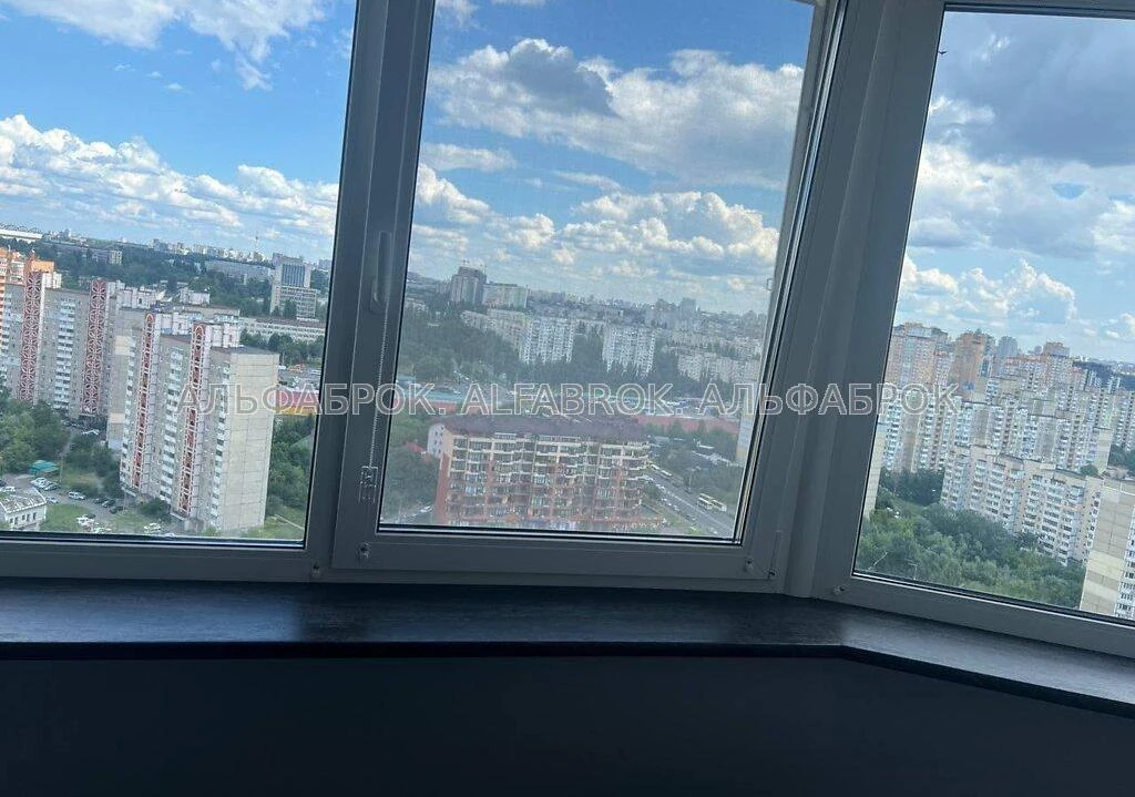 Autumn Street, 33, Sviatoshyn District, Landmark: Bilichy