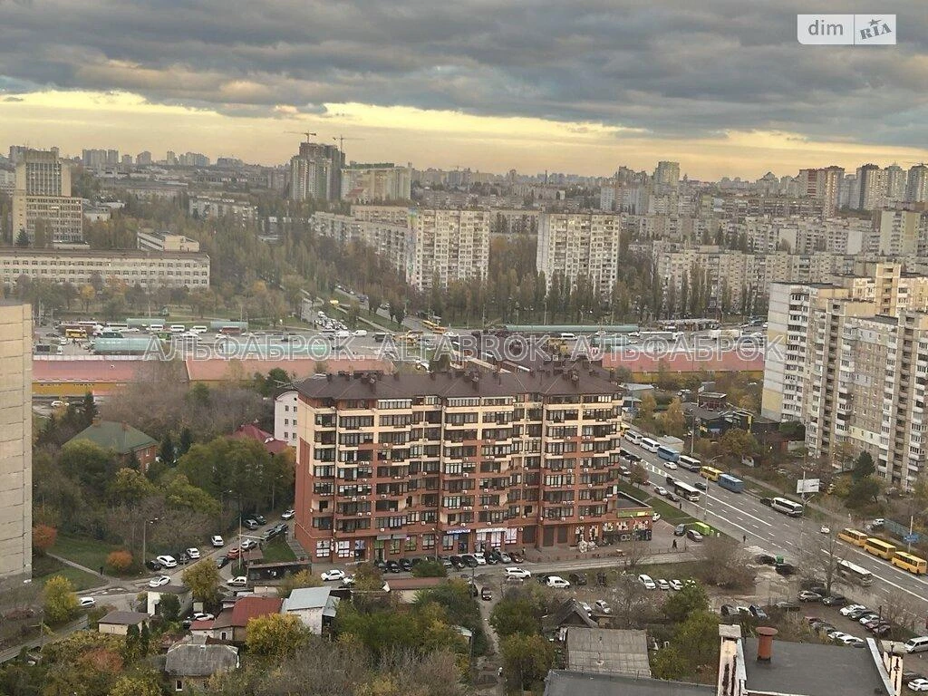 Autumn Street, 33, Sviatoshyn District, Landmark: Bilichy