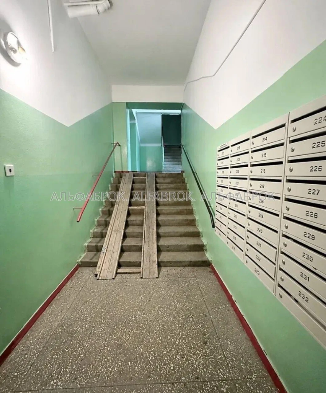 Borshchivska Street, 173/187, Solom'yanschyy District, near the Ка