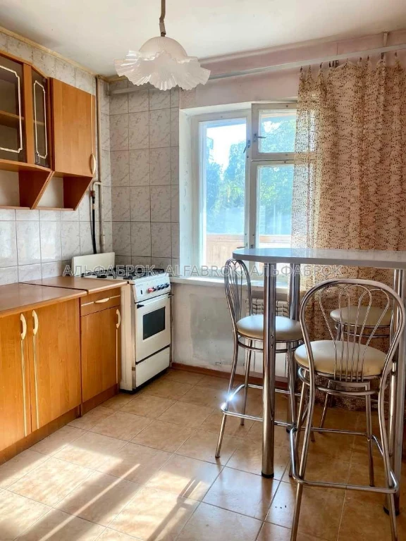 спуск Кловський, 20, Печерський район, орієнтир Центр